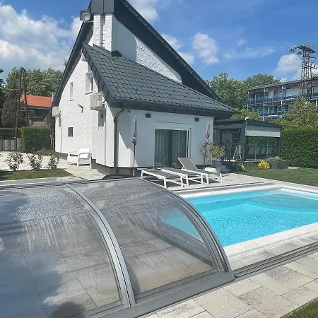 Lacus Pelso Holiday Prázdninový dům *